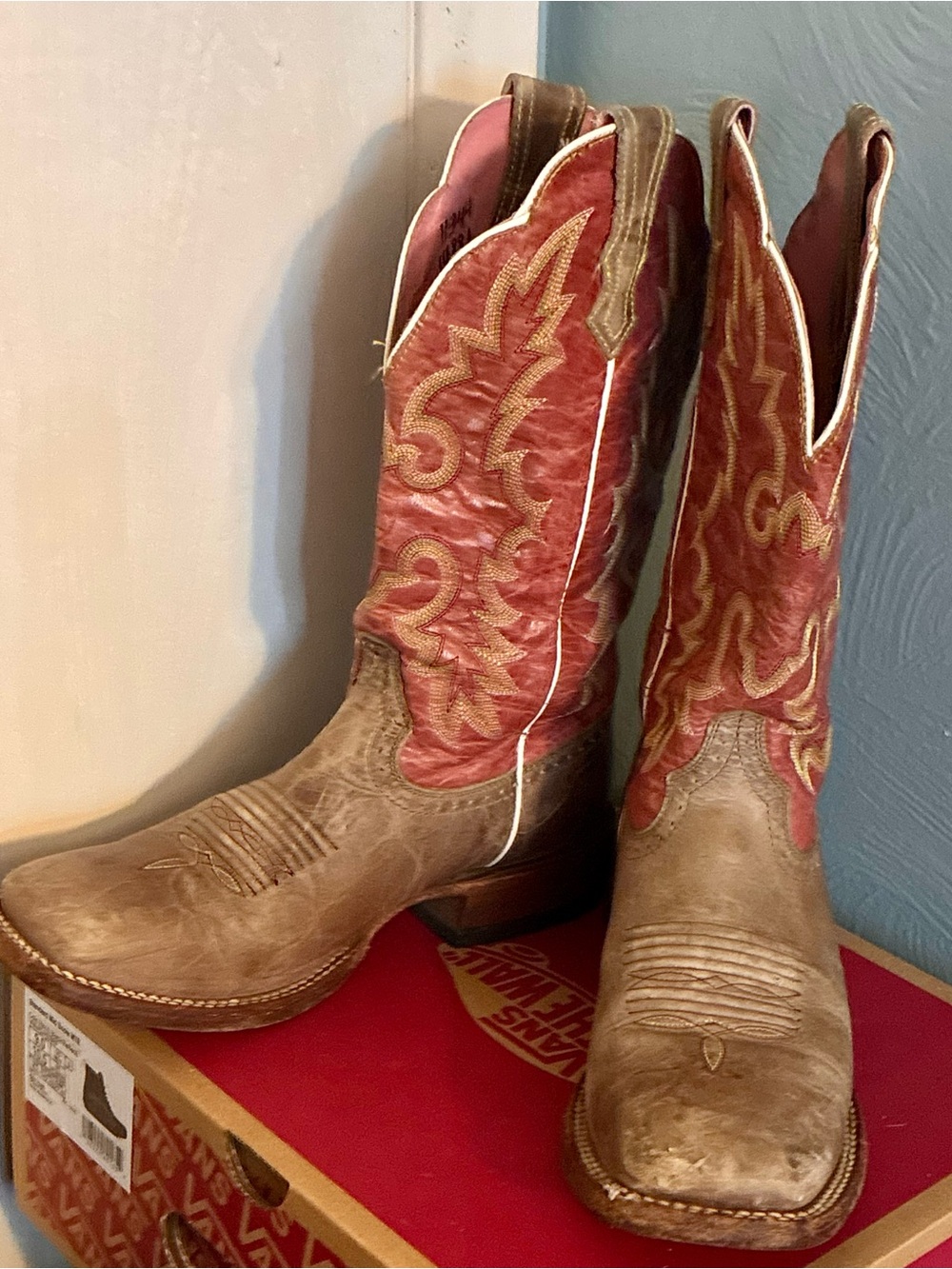 Ariat Women’s Lively Square Toe Cowboy Boots | Size 8B | Distressed Taupe & Pink